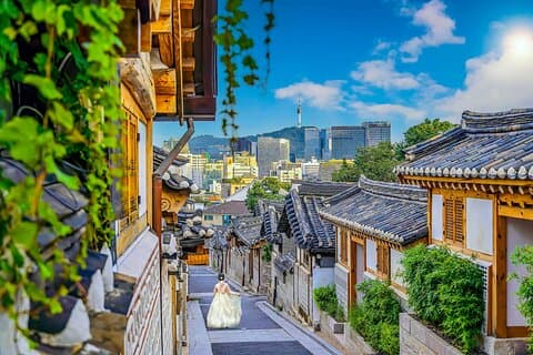 Bukchon Hanok Village Seoul Walking Tour with Audioguide