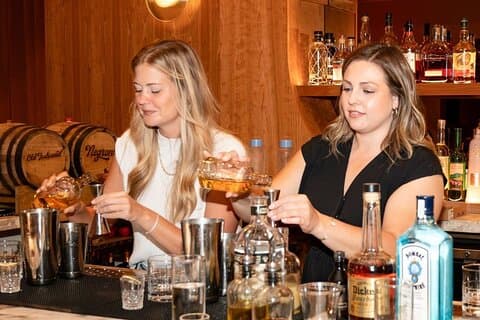 Trinken Sie Geschichte in einer geheimen Speakeasy mit Getränken inklusive