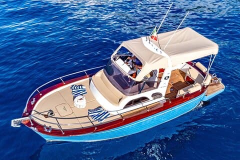 Tour Privado Capri en Barco con parada en la playa de Nerano - Día Completo