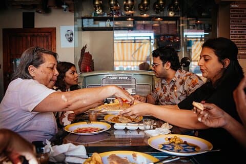 Tour gastronómico tradicional de Dubai Pruebe la auténtica cocina emiratí