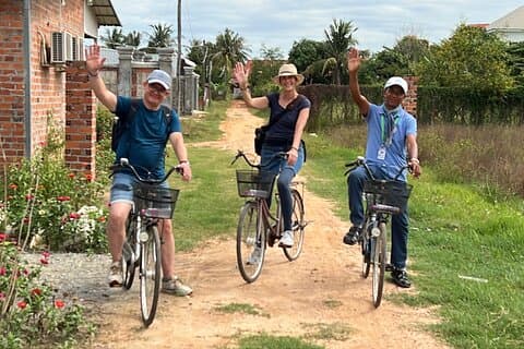 Siem Reap: Morning Bike Tours with Local Market & Lunch