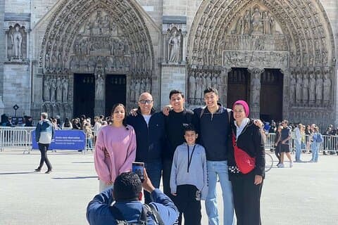Guidad exteriörtur till Notre Dame-katedralen i Paris