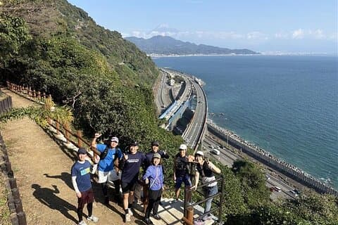 Ejecutar el Camino Viejo Tokaido Vistas del Monte Fuji y paisaje urbano histórico