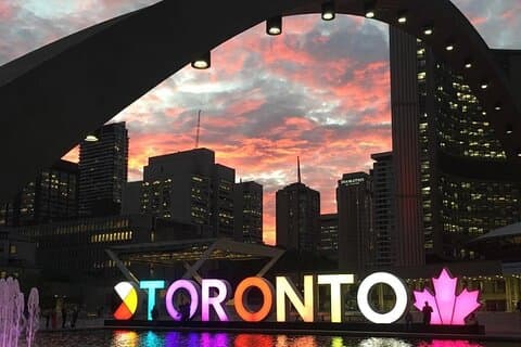 Tour a piedi dei punti salienti di Toronto con un locale