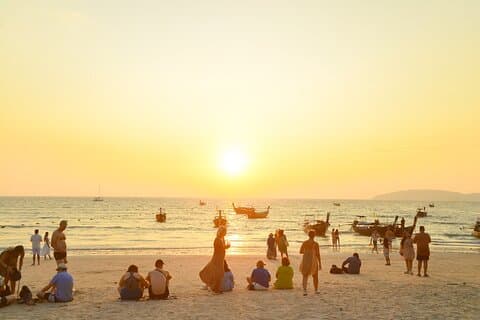 Railay Beach Golden Sunset und leuchtende Plankton Tour von Krabi