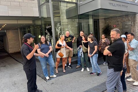 Tour privato a piedi della vecchia Montreal con la Guida locale più cool