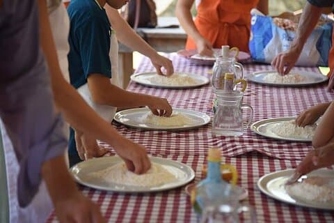 Clase de ñoquis Italiano y tiramisú en la granja local Traslado incluido
