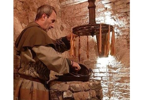 Tour privado por Perugia medieval con velas