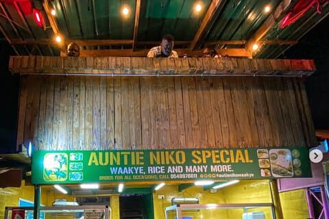 Accra Osu nattmarked mat tur med Akosua Serwaa