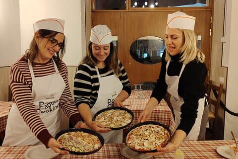 トラステヴェレのピザ教室で、こねて、歩いて、ローマを味わう