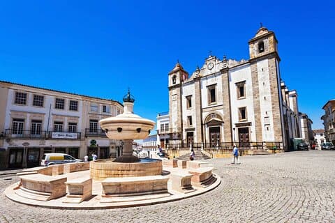 Hello Evora : Private 2 - Hour Intro City Walk con Guía Local