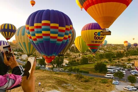 **Volo Standard in Mongolfiera in Cappadocia con Trasferimento**