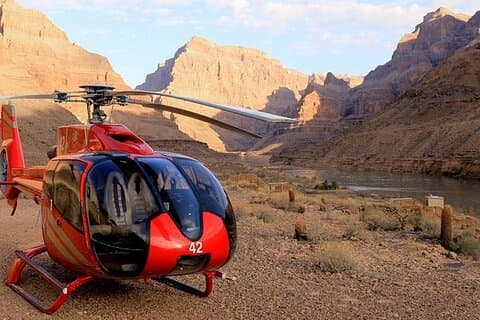 Grand Canyon West Rim Tour de helicóptero e barco em carro de luxo