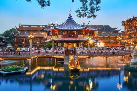 Shanghai Tagestour mit Guide auf Englisch – Yu Garden & More entdecken