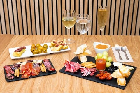 Menú Iberico - Jamón & Cava in de buurt van Sagrada Familia