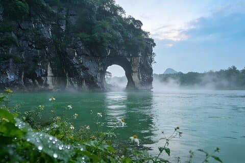 Li River Cruise from Guilin to Yangshuo: West Street, Silver Cave and Moon Hill