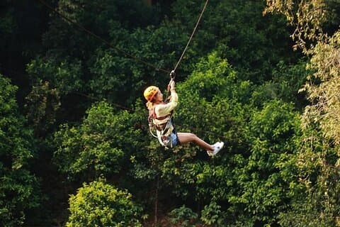 Vang Vieng Eventyrdagstur: Kayaking, Zipline & Cave Tubing