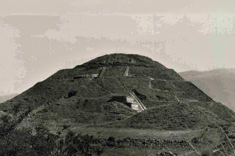 Besuchen Sie Teotihuacan und die Basilika.
