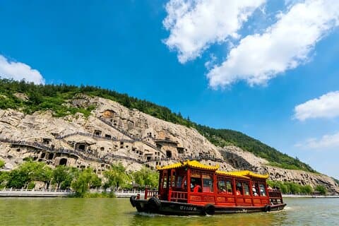 Luoyang Private Day Tour: Longmen Grottoes and Ancient Culture Street with Boat Ride