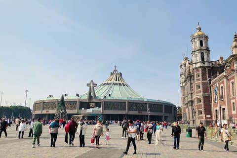Traditionel katolsk rundvisning i Basilica de la Vor Frue af Guadalupe