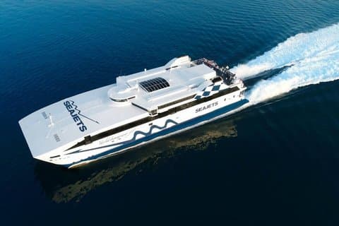 Transporte de ferry entre Atenas e Tinos com Seajets