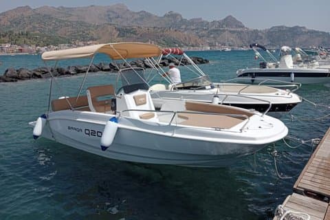 Noleggio 40 HP senza patente nautica