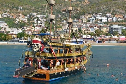 Alanya Pirate Boat Tour med frokost og ubegrænsede drikkevarer