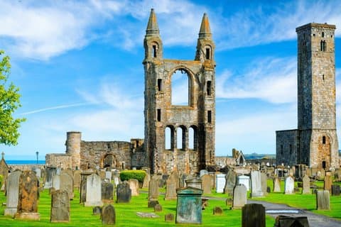 Guía turística italiana de la destilería Stirling y Saint Andrews