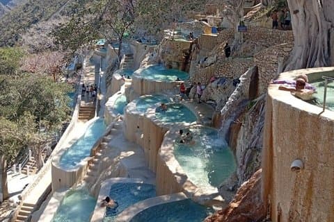 Excursion d'une journée aux grottes de Tolantongo au départ de Mexico (entrée incluse)