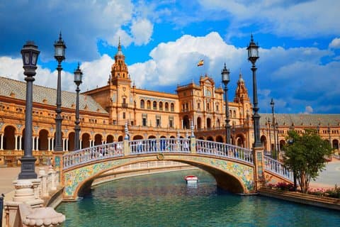 Hola Sevilla : Privado 2 - Hora Intro Paseo por la ciudad con guía local