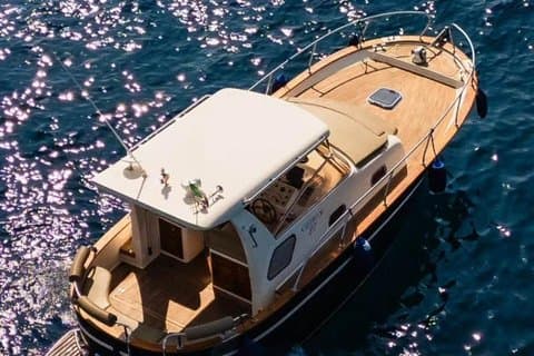 Polignano og Monopoli: Bådtur i hulerne med en lokal sejler
