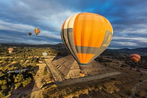 Vuelo Globo Aerostático sobre Teotihuacán Desayuno en cueva