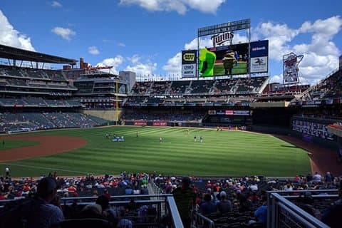 Minnesota Twins jogo de baseball em Target Field