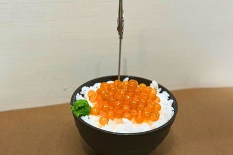 イクラ丼アート&ラッキーカプセルトイ:最大5,000円が当たる!