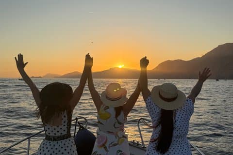 1,5 uur durende privétour bij zonsondergang met aperitief aan boord