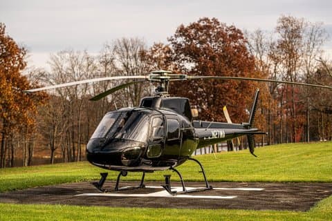Romantiskt gårdsförslag med lyxhelikopter från NYC