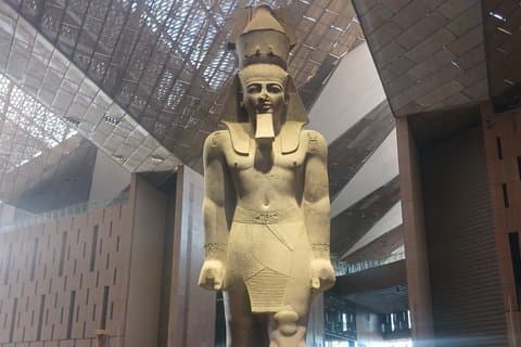 Pyramides d'une journée de Gizeh grand musée égyptien GEM 2026