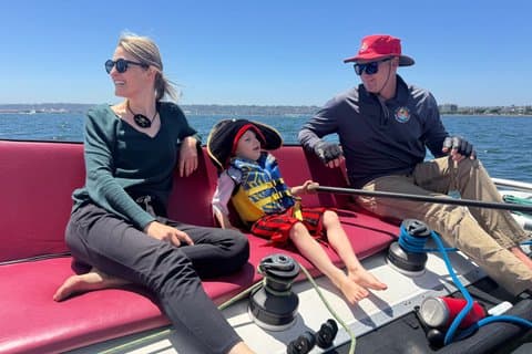 2.5 - Hour Small-Group Catamaran Seiling Adventure med drikkevarer