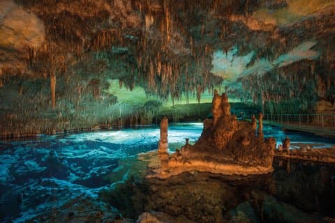 Besøg Drach Caves med afhentningsservice