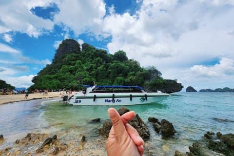 Krabi: Phi Phi and Bamboo Island by Speedboat tour