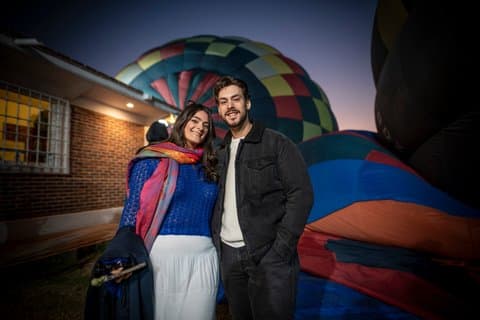 Luftballonflyvning og traditionel morgenmad med transport tur/retur