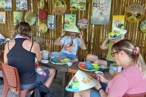 Vietnamesische konische Hutmalerei Erfahrung in Hue