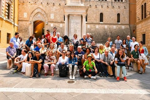 Tour a pie por Siena Explora el Museo Histórico del Contraste y el Palio