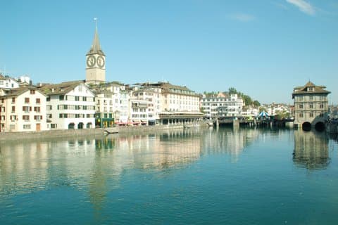 Visita guidata della città di Zurigo con i sussurratori della città da CHF 21.00