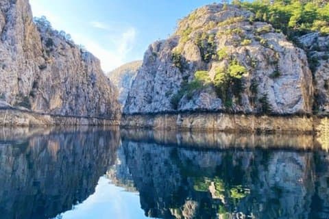 Alanya Green Canyon Bootstour mit Schwimmen und Mittagessen