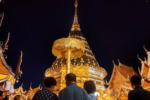 Restauranter i nærheten av Wat Pha Lat and Michelin Guide Food Tour
