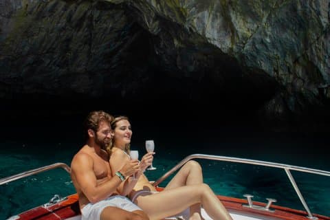3-stündige private Bootstour auf der Insel Capri mit lokalem Skipper