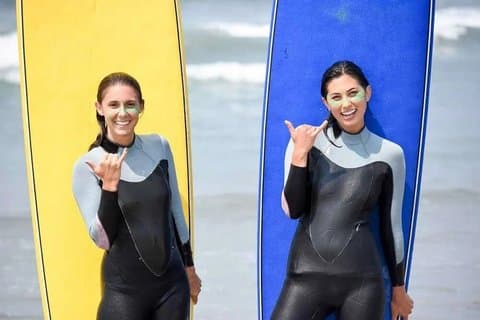 Clases de surf en grupo de Santa Mónica para todos los niveles cada sábado