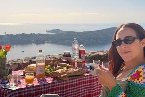 Breakfast in 4x4 on the French Riviera