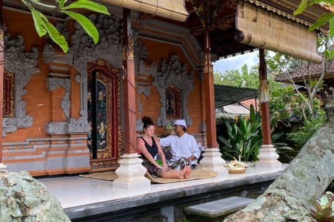Ubud: Palm Reading and Trauma Healing Therapy